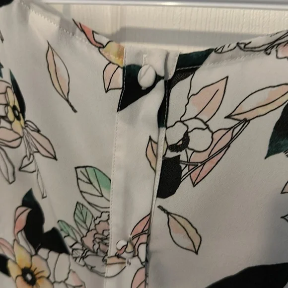 Torrid floral pattern top - Picture 3 of 5